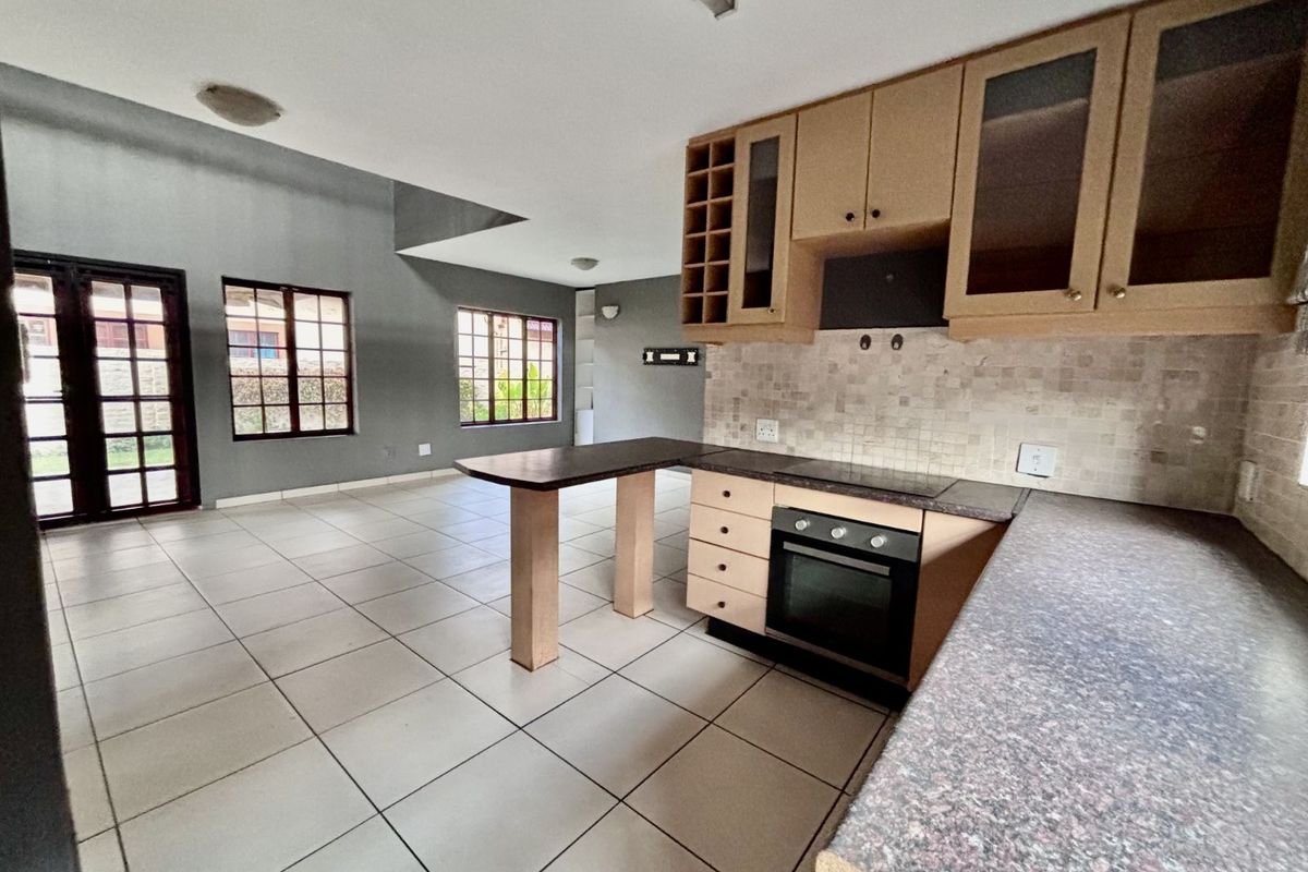 Townhouse For Sale in Equestria - Photo 4