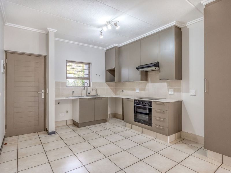 Apartment For Sale in Bryanston - Photo 10