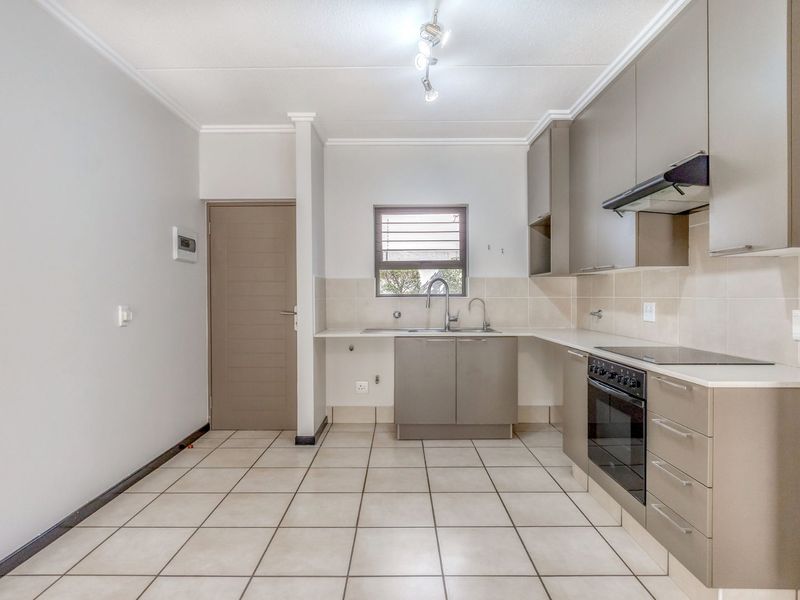 Apartment For Sale in Bryanston - Photo 9