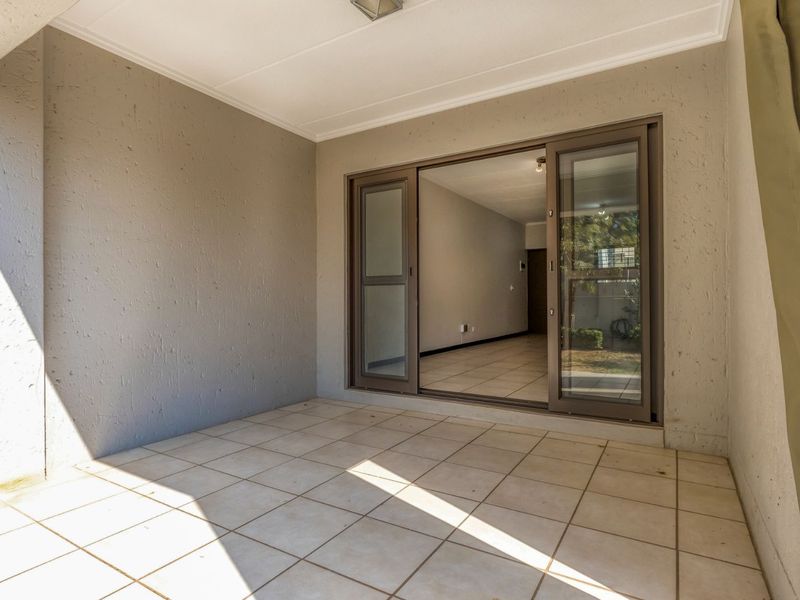 Apartment For Sale in Bryanston - Photo 7