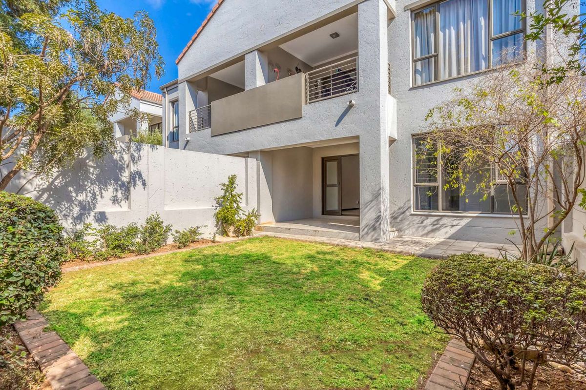 Apartment For Sale in Bryanston - Photo 2