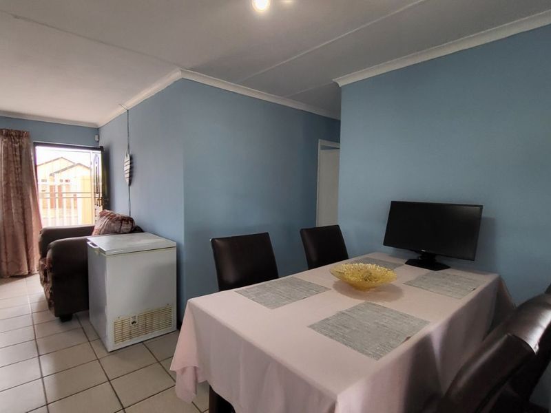 House For Sale in Roodepan - Photo 4