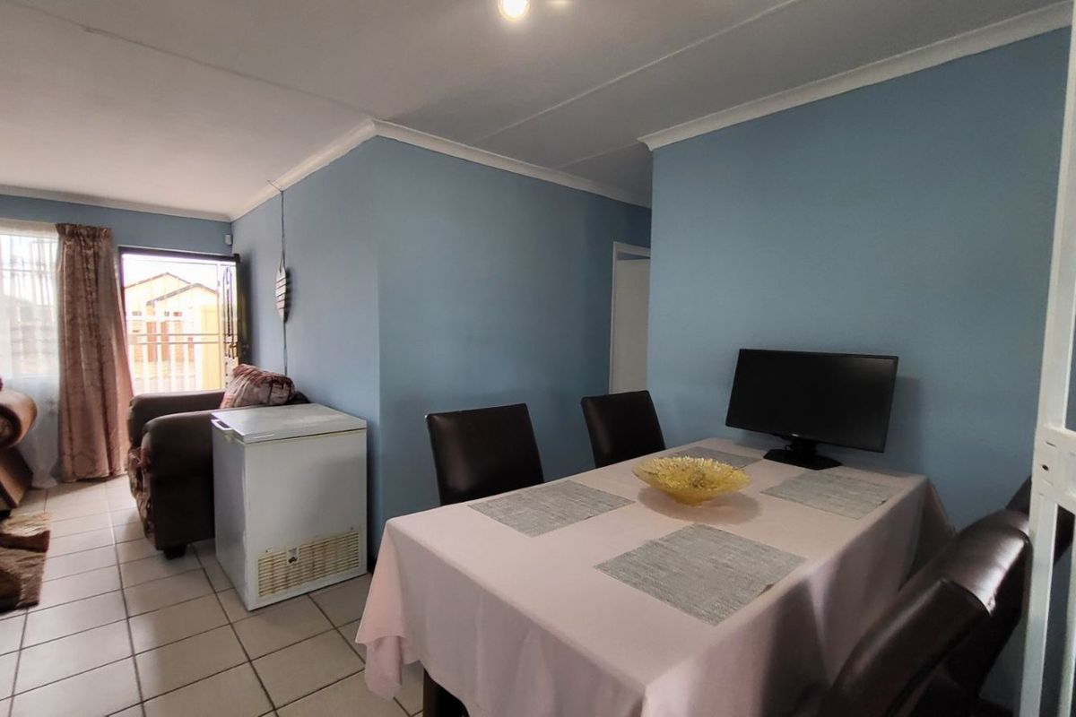 House For Sale in Roodepan - Photo 4