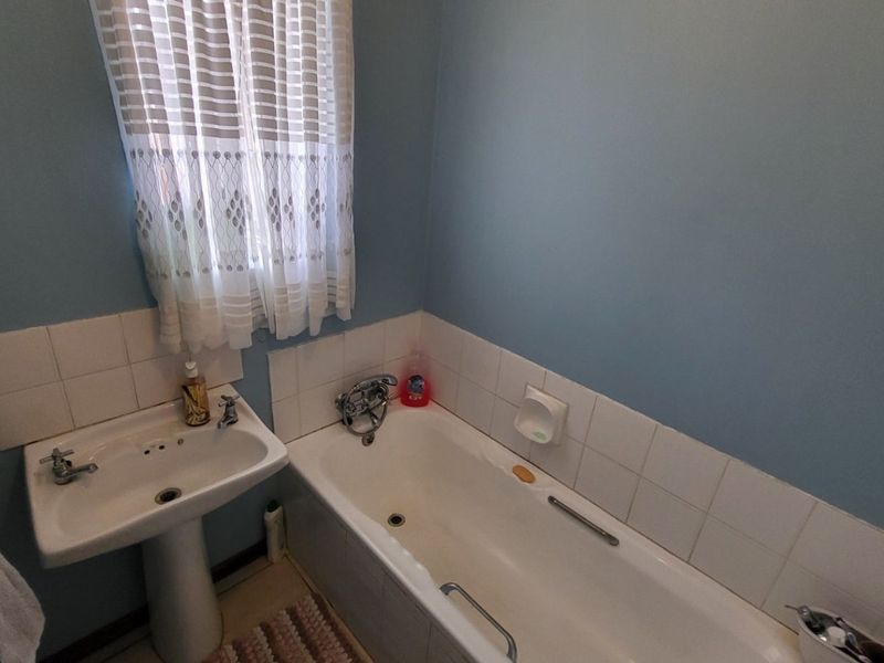 House For Sale in Roodepan - Photo 9