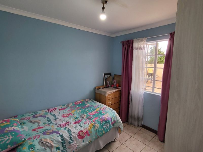 House For Sale in Roodepan - Photo 8