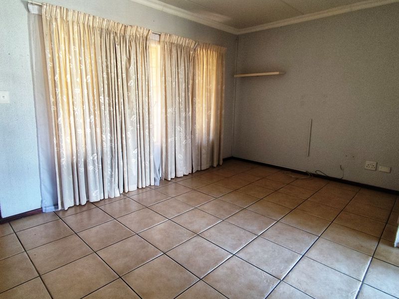 Apartment For Sale in Laser Park - Photo 7