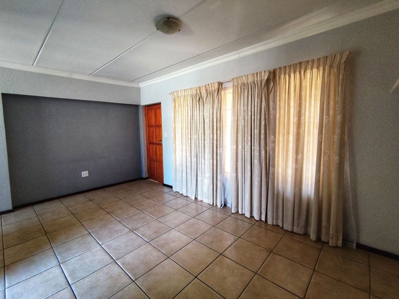 Apartment For Sale in Laser Park - Photo 5