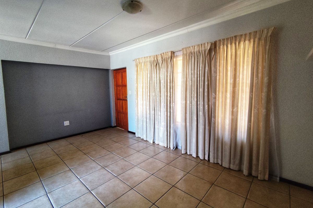 Apartment For Sale in Laser Park - Photo 5