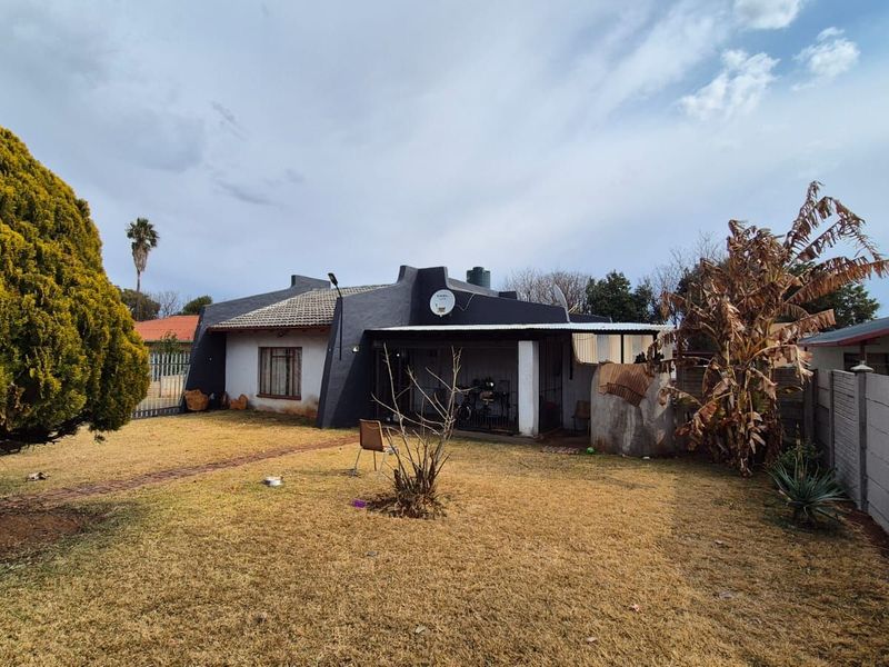 House For Sale in Lydenburg Central - Photo 2