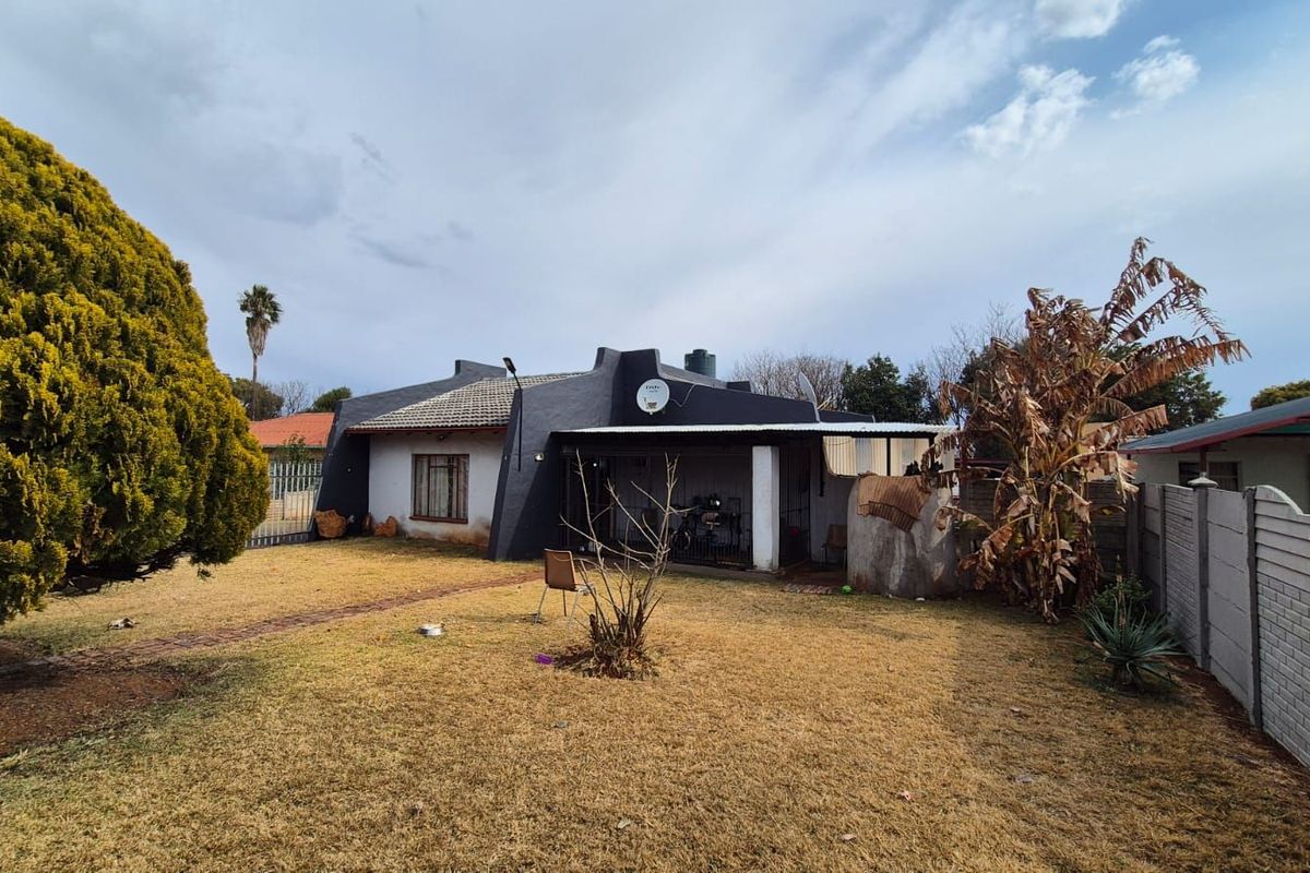 House For Sale in Lydenburg Central - Photo 2