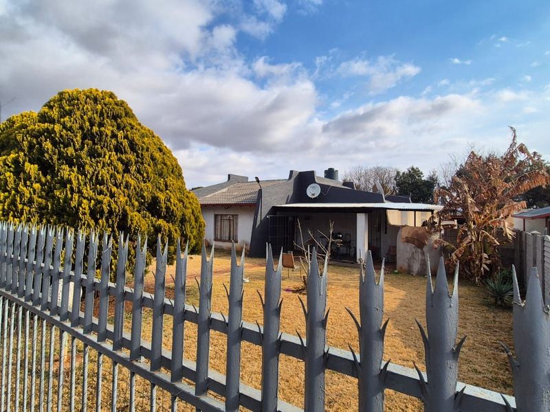 House For Sale in Lydenburg Central - Photo 4