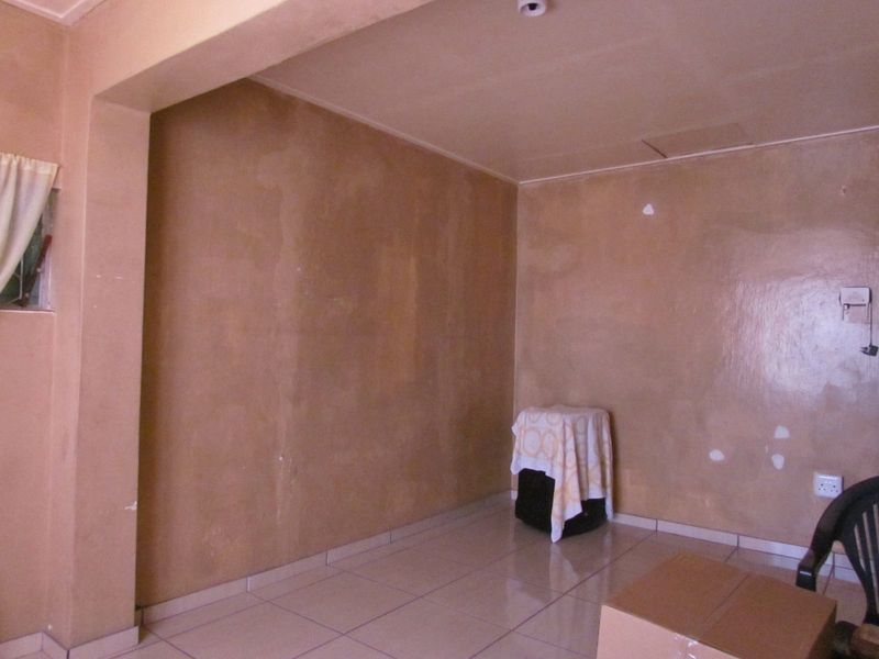 House For Sale in Arcadia - Photo 5