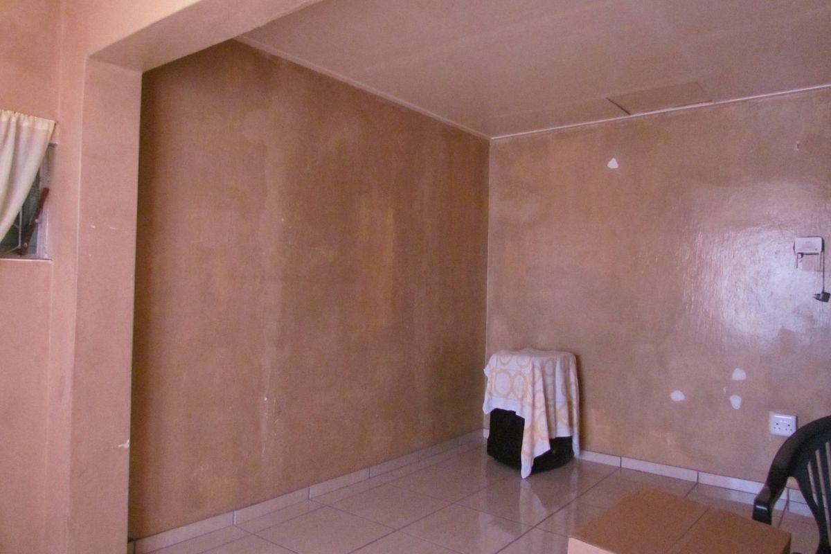 House For Sale in Arcadia - Photo 5