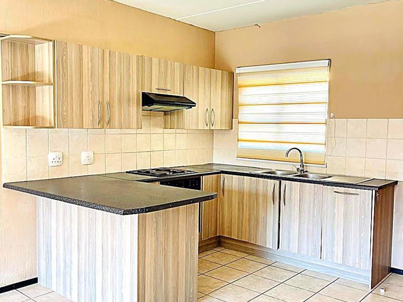 Apartment For Sale in Randpark Ridge - Photo 2