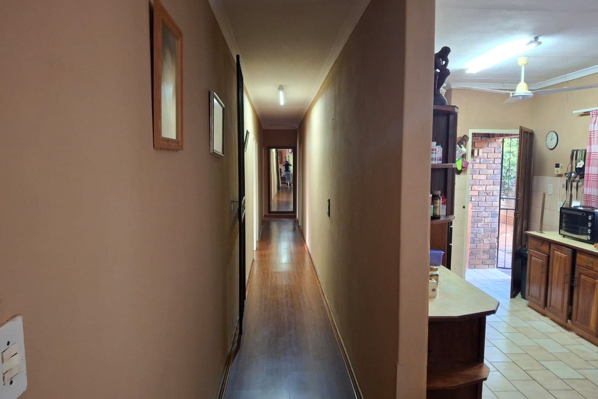 House For Sale in Pretoria North - Photo 5