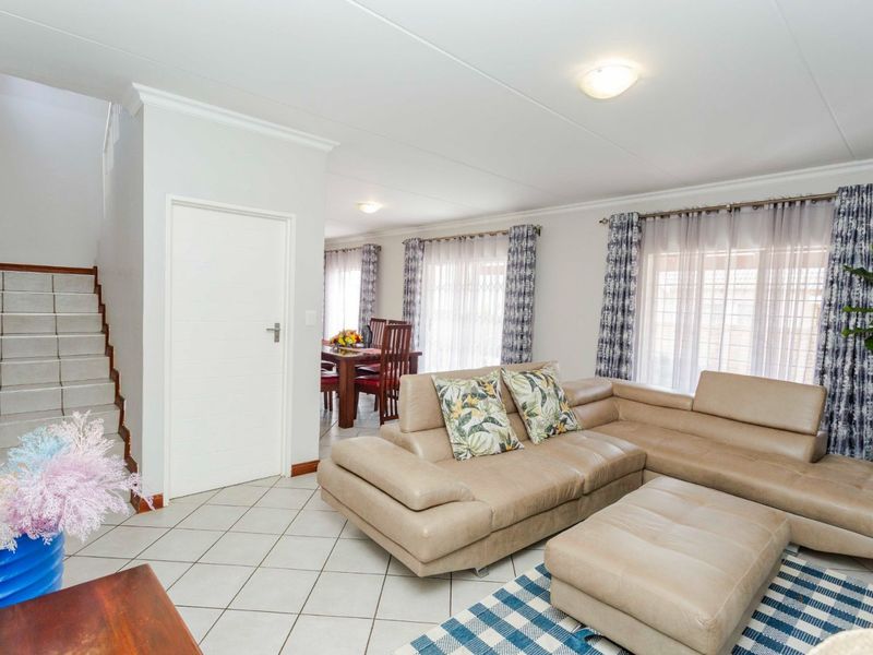 Townhouse For Sale in Willow Park Manor - Photo 10