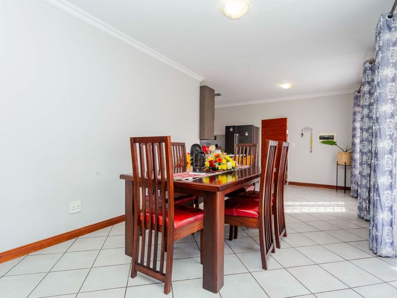 Townhouse For Sale in Willow Park Manor - Photo 5