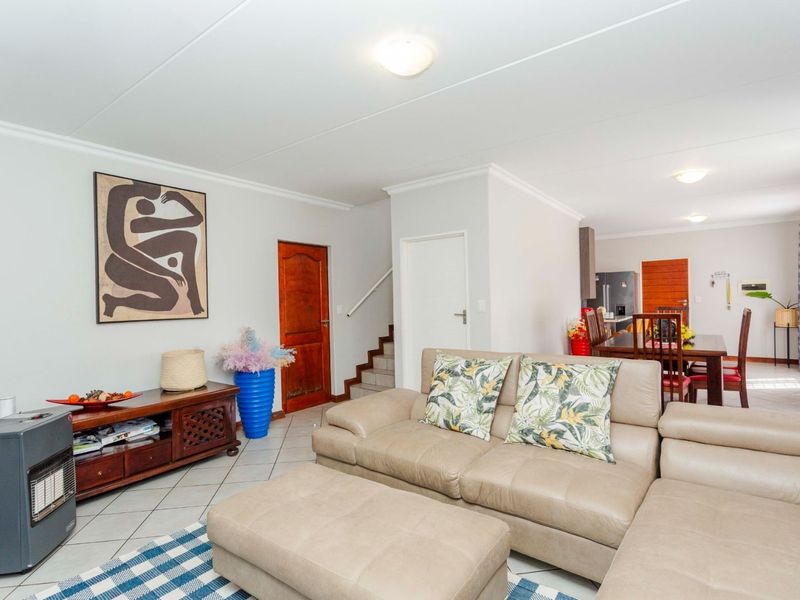 Townhouse For Sale in Willow Park Manor - Photo 3