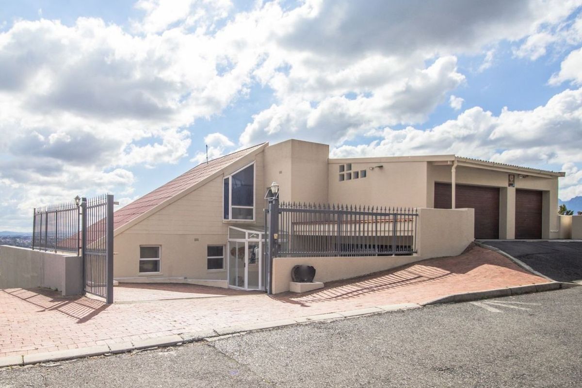 House For Sale in Mountainside - Photo 2