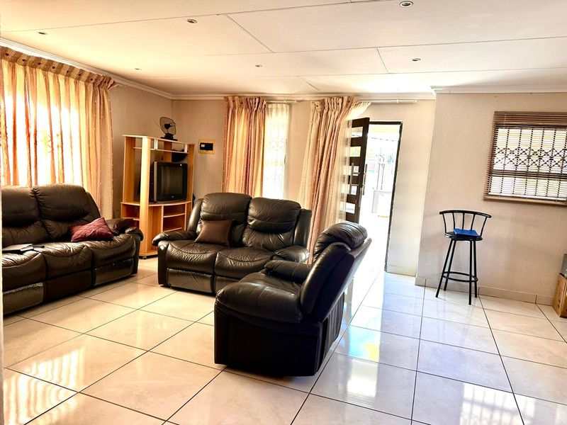 House For Sale in Soshanguve Ext - Photo 10