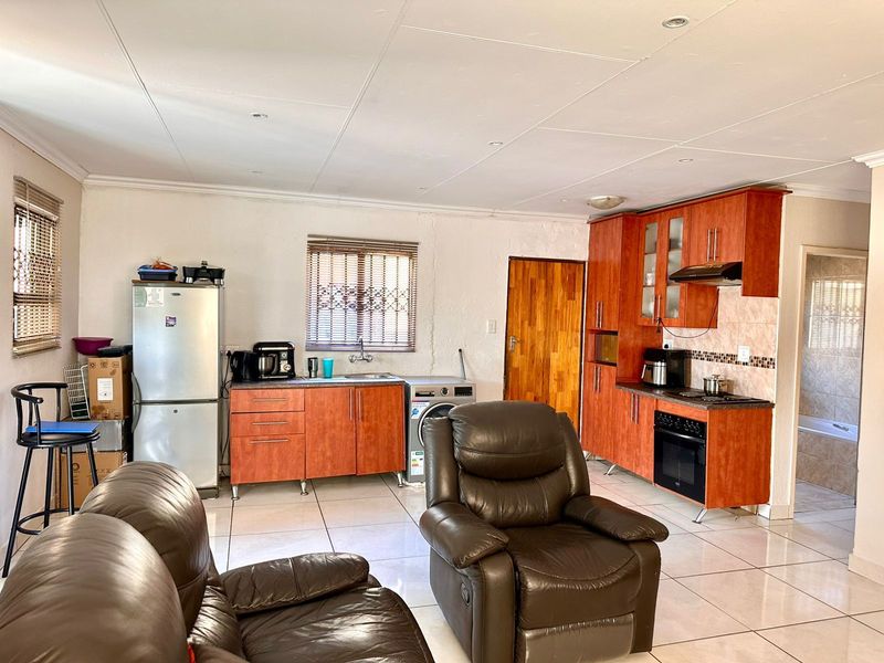 House For Sale in Soshanguve Ext - Photo 8