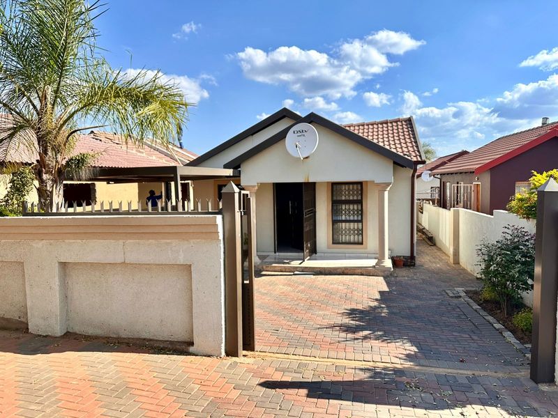 House For Sale in Soshanguve Ext - Photo 1