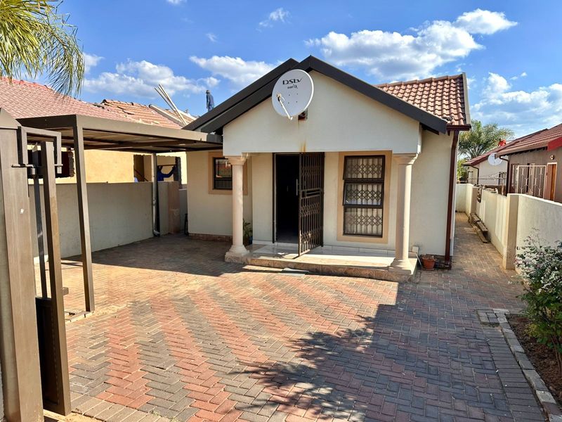 House For Sale in Soshanguve Ext - Photo 5