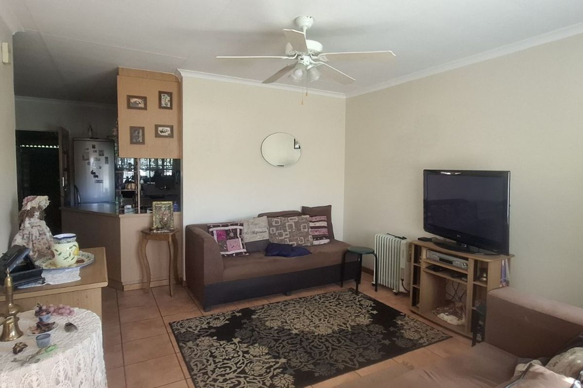 Townhouse For Sale in Flora Park - Photo 4