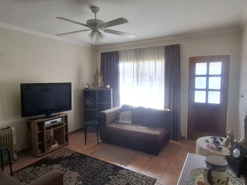 Townhouse For Sale in Flora Park - Photo 2