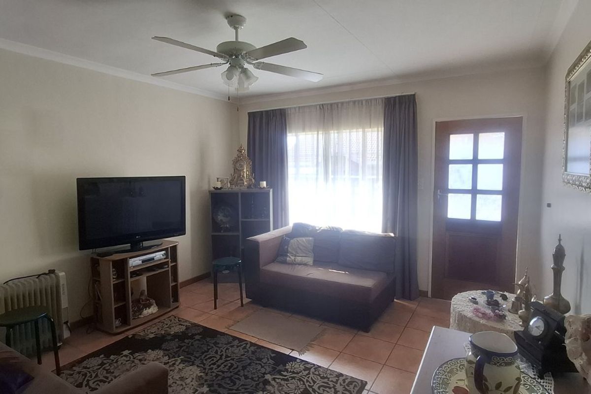 Townhouse For Sale in Flora Park - Photo 2