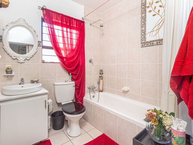 Townhouse For Sale in Sharonlea - Photo 8