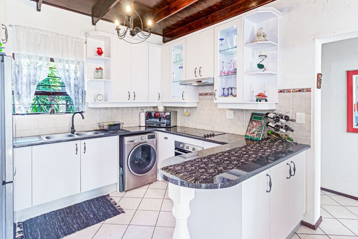 Townhouse For Sale in Sharonlea - Photo 3