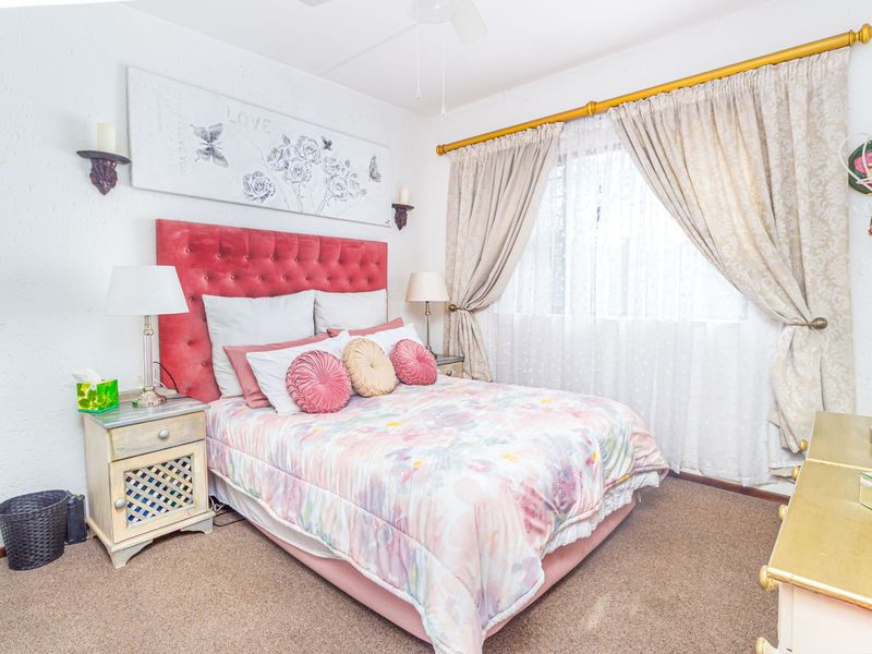 Townhouse For Sale in Sharonlea - Photo 7