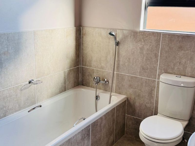 House For Sale in Die Heuwel - Photo 10