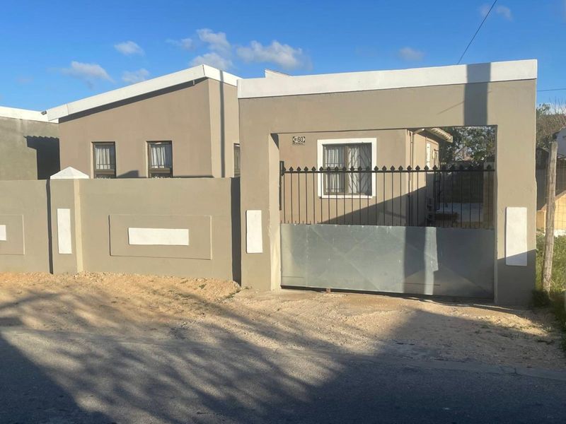 House For Sale in Motherwell - Photo 2