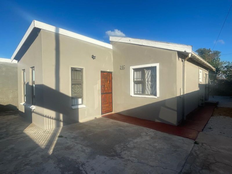 House For Sale in Motherwell - Photo 3