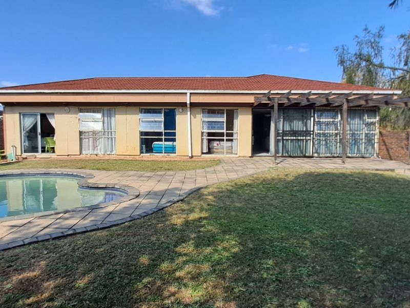 House For Sale in Rietfontein - Photo 2