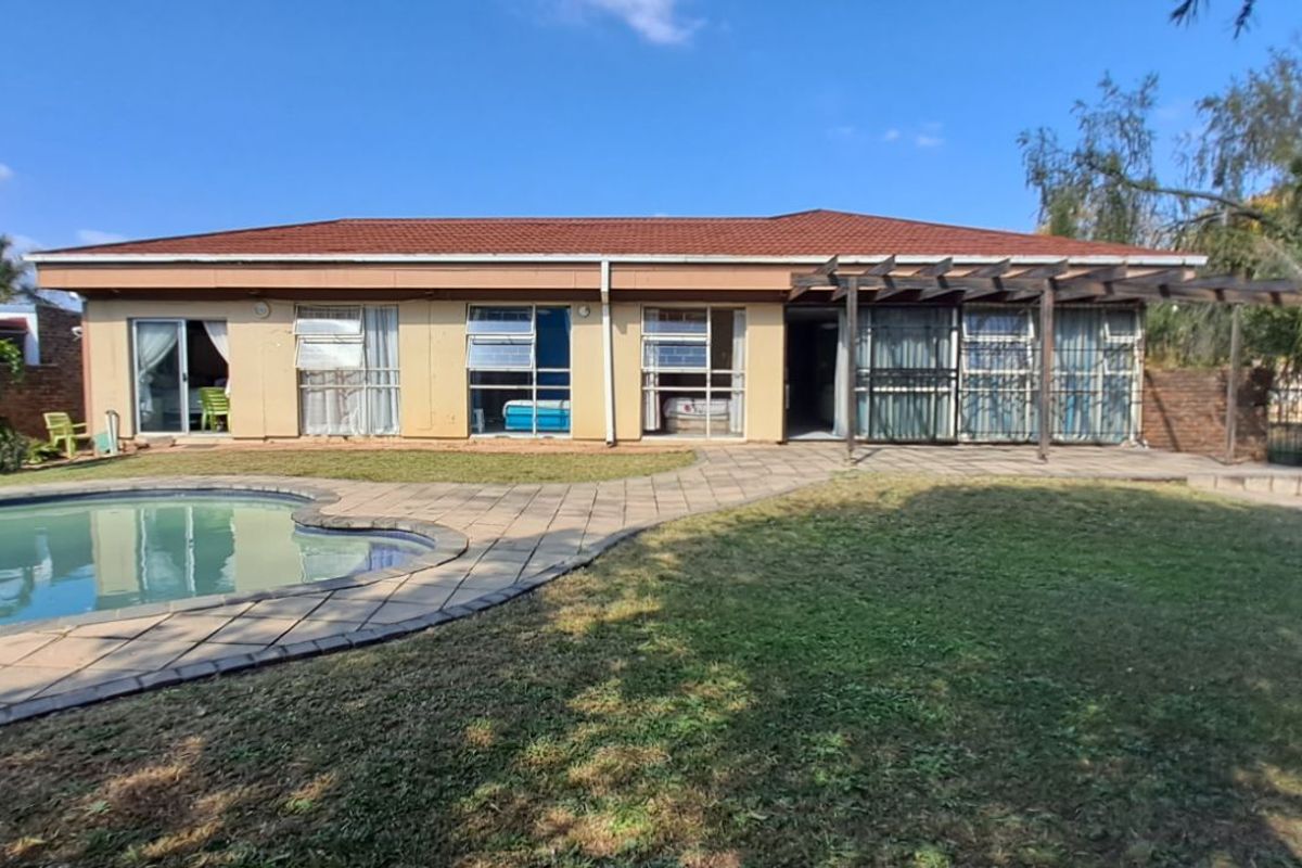 House For Sale in Rietfontein - Photo 2