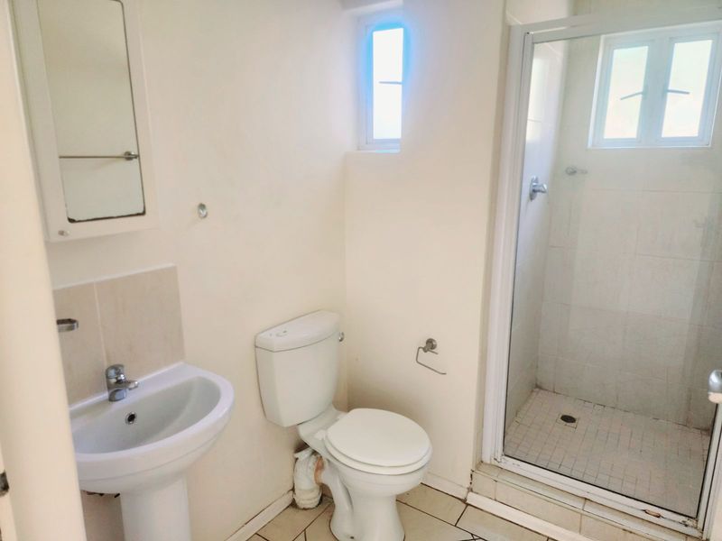 Apartment For Sale in Sheffield Beach - Photo 9