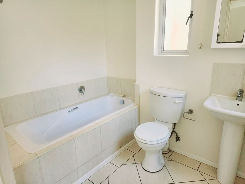 Apartment For Sale in Sheffield Beach - Photo 5