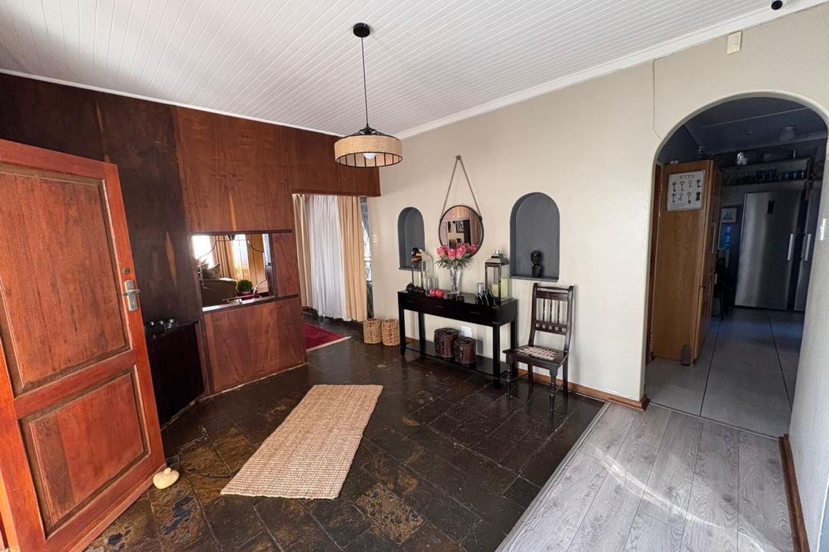 House For Sale in Hillcrest - Photo 5