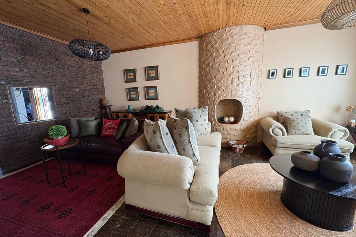 House For Sale in Hillcrest - Photo 3