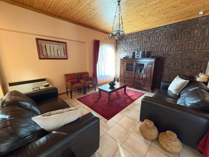 House For Sale in Hillcrest - Photo 9