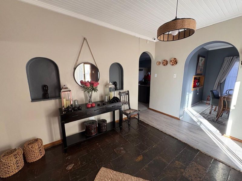 House For Sale in Hillcrest - Photo 2