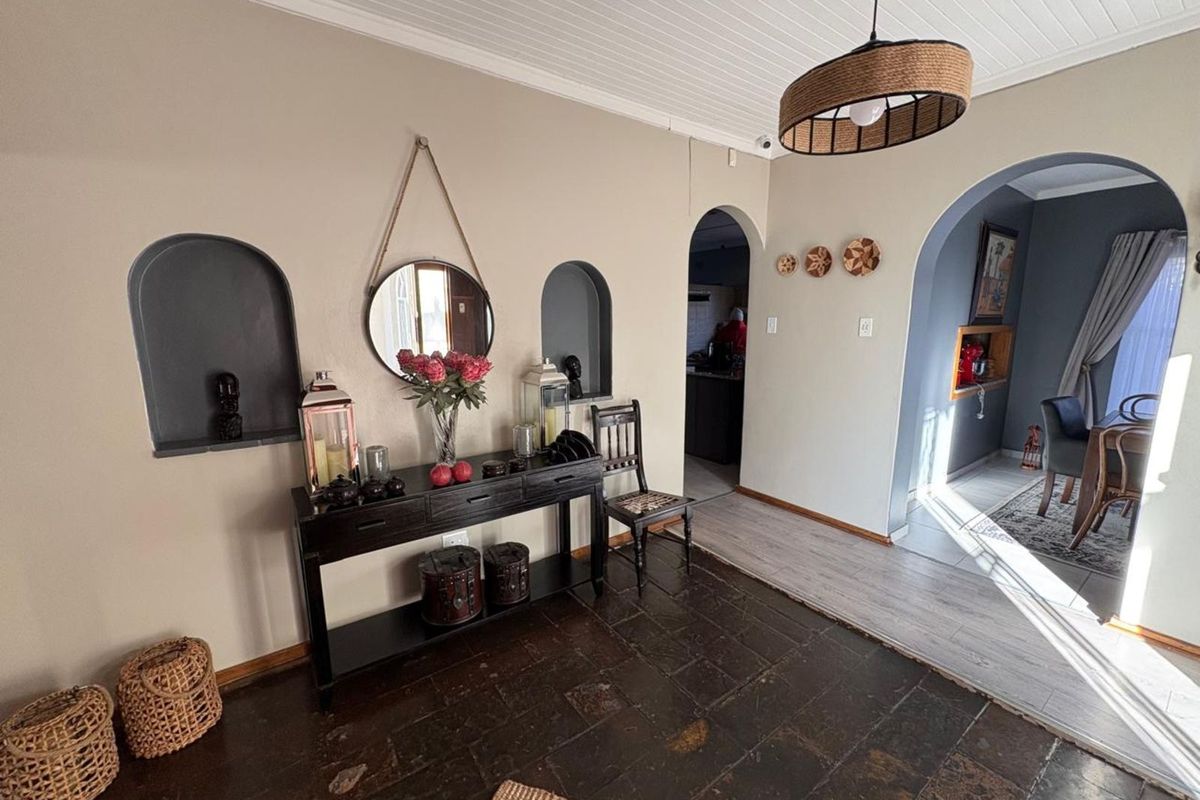 House For Sale in Hillcrest - Photo 2