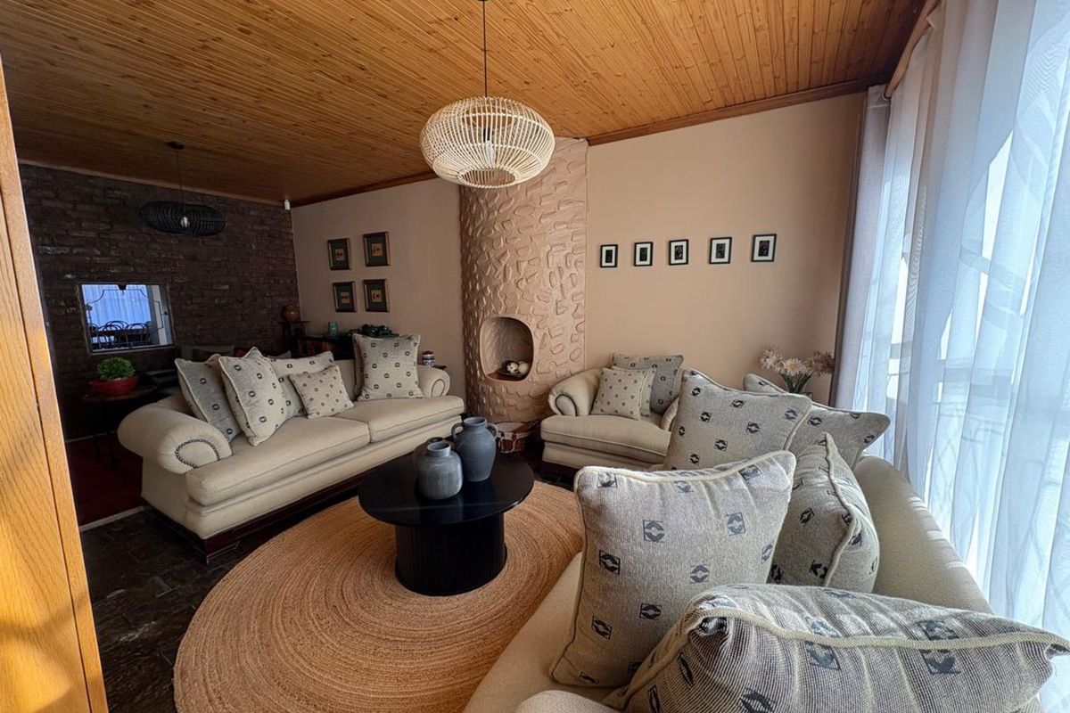 House For Sale in Hillcrest - Photo 4