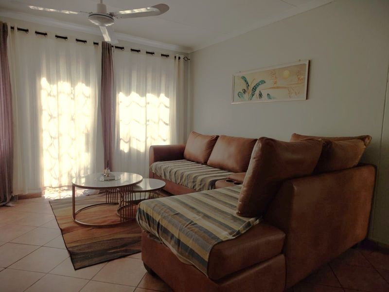 Townhouse For Sale in Equestria - Photo 2