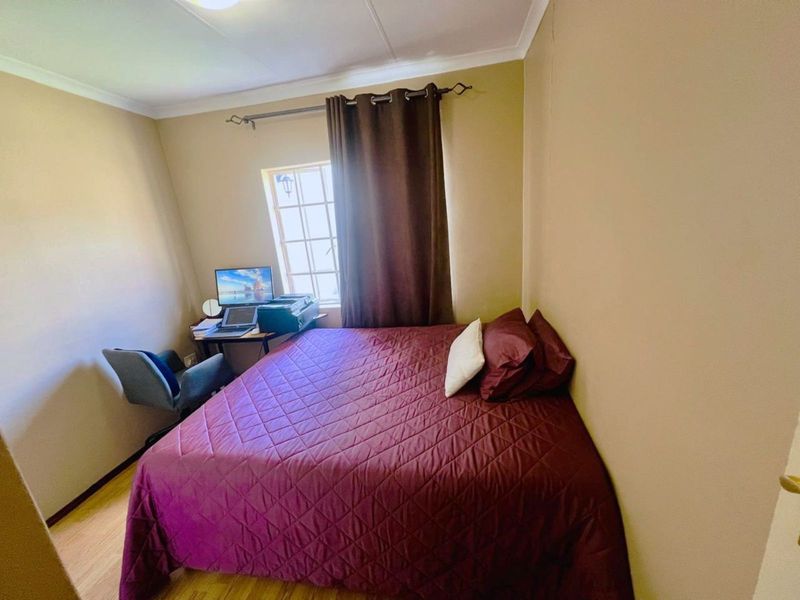 Townhouse For Sale in Equestria - Photo 8