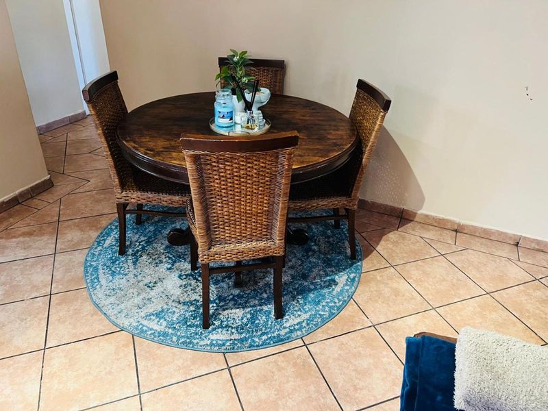 Townhouse For Sale in Equestria - Photo 4