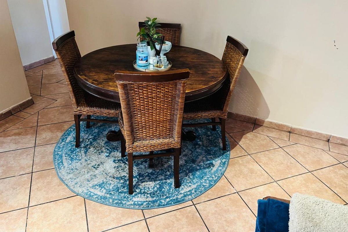 Townhouse For Sale in Equestria - Photo 4